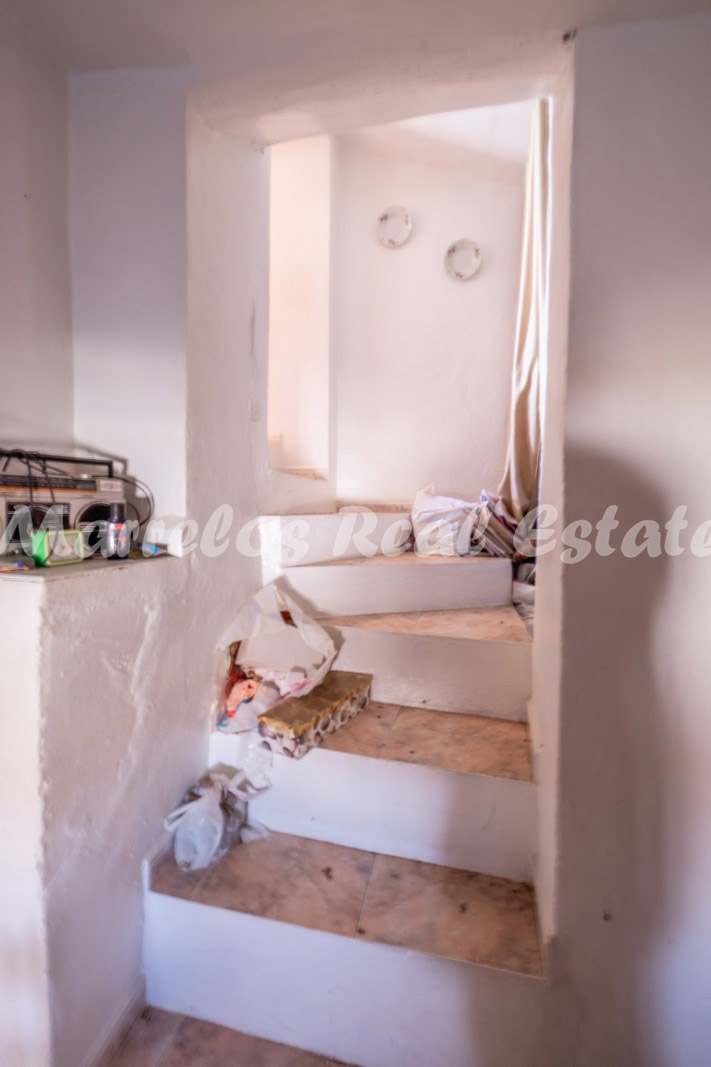 Sale of house in La Viñuela, 8 bedrooms Renovation Project - Los Romanes