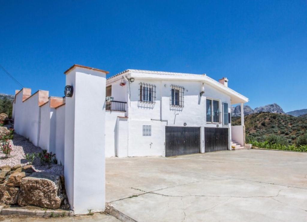 Villa for sale in Riogordo