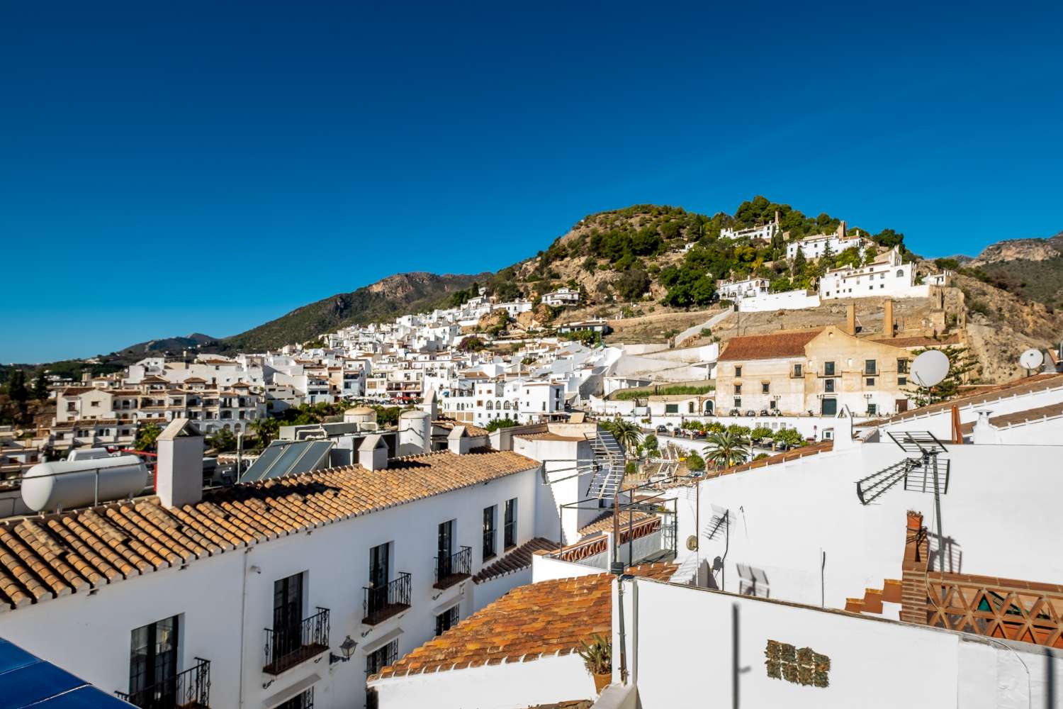 Beautiful apartment with spectacular views over Frigiliana and the mountains