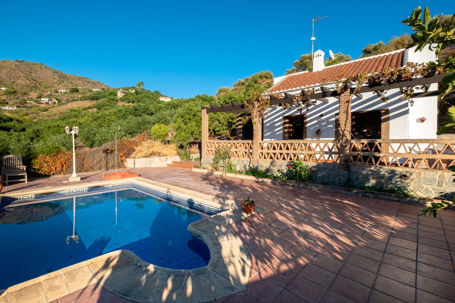 Country house with pool in Frigiliana