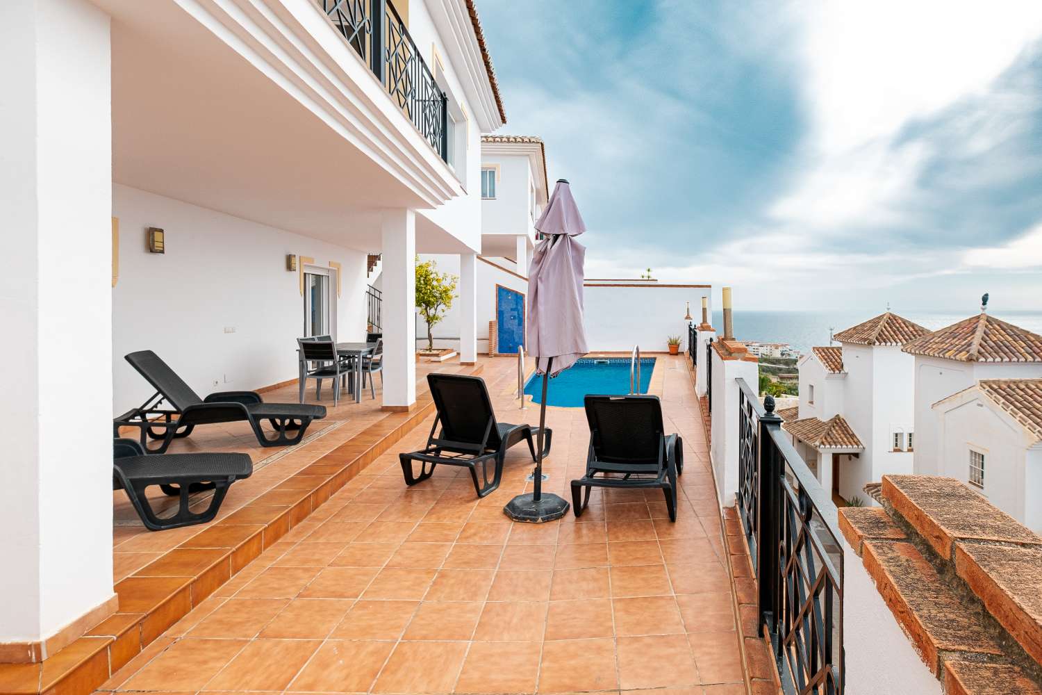 Beautiful independent villa in Torrox Park in perfect condition and with stunning sea views