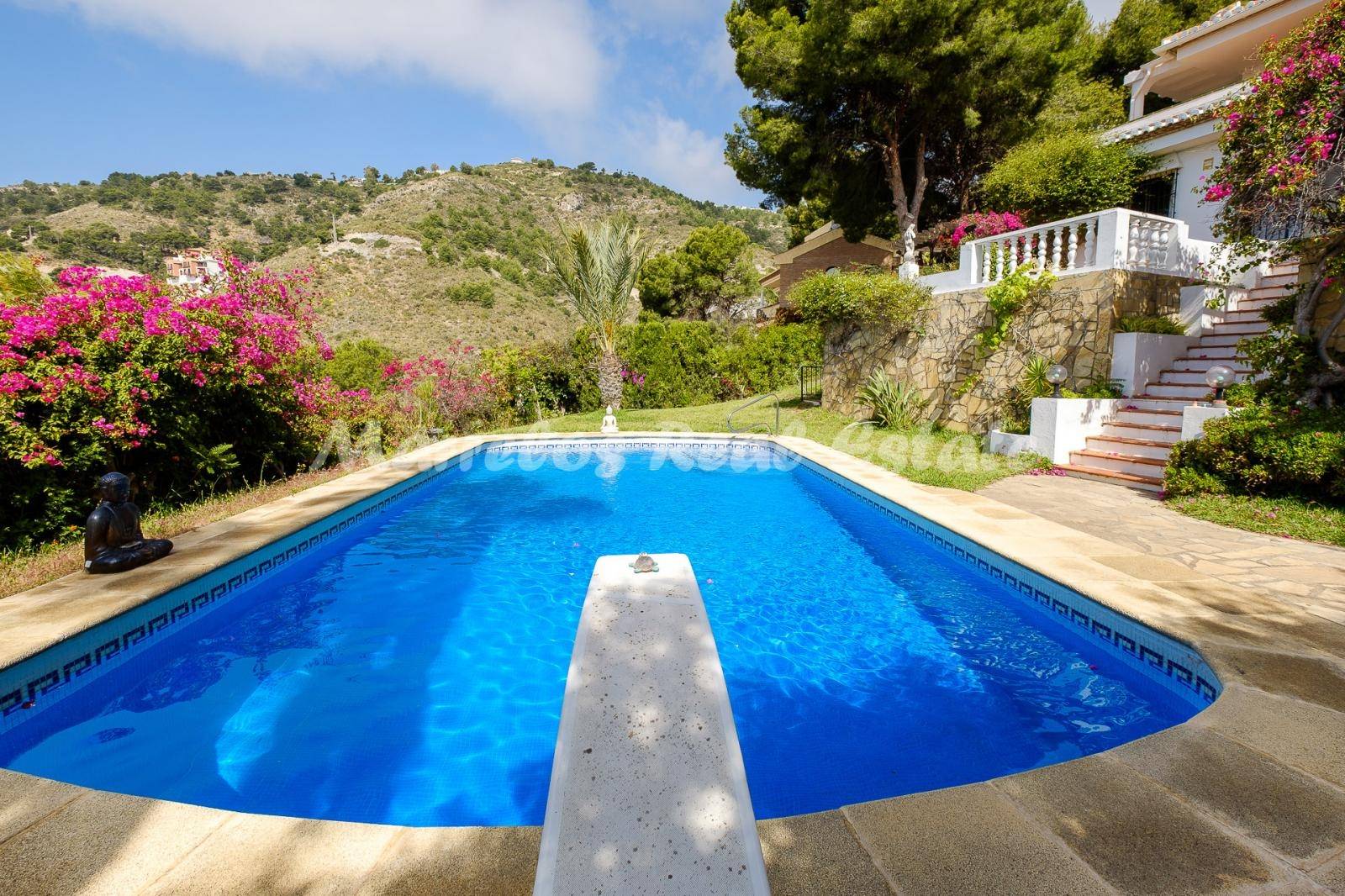 Villa fantastique dans une urbanisation tranquille avec vue spectaculaire sur la mer à La Herradura