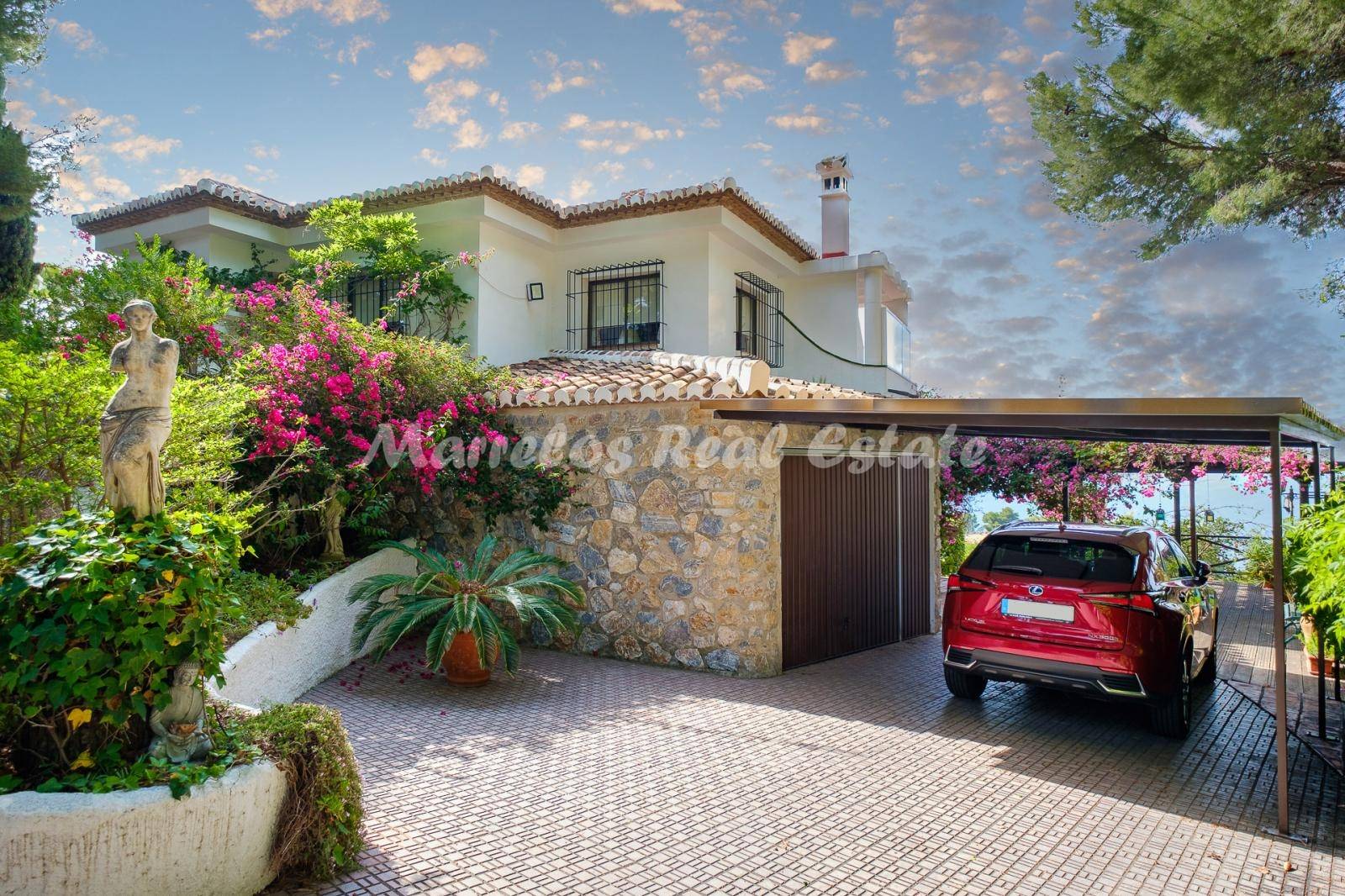 Fantastische Villa in ruhiger Urbanisation mit spektakulärem Meerblick in La Herradura