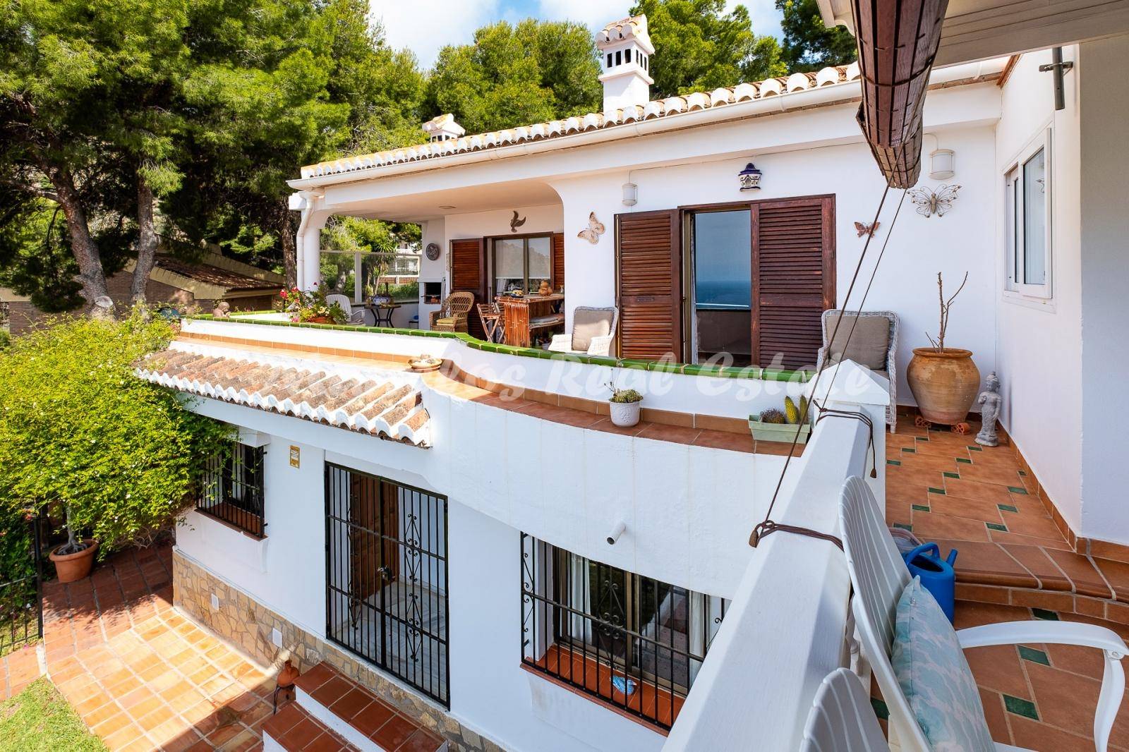 Fantástico chalet en una tranquila urbanización con espectaculares vistas al mar en La Herradura