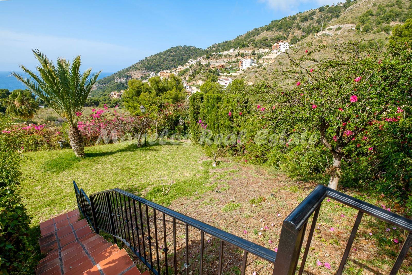 Fantastic villa in a quiet urbanization with spectacular sea views in La Herradura