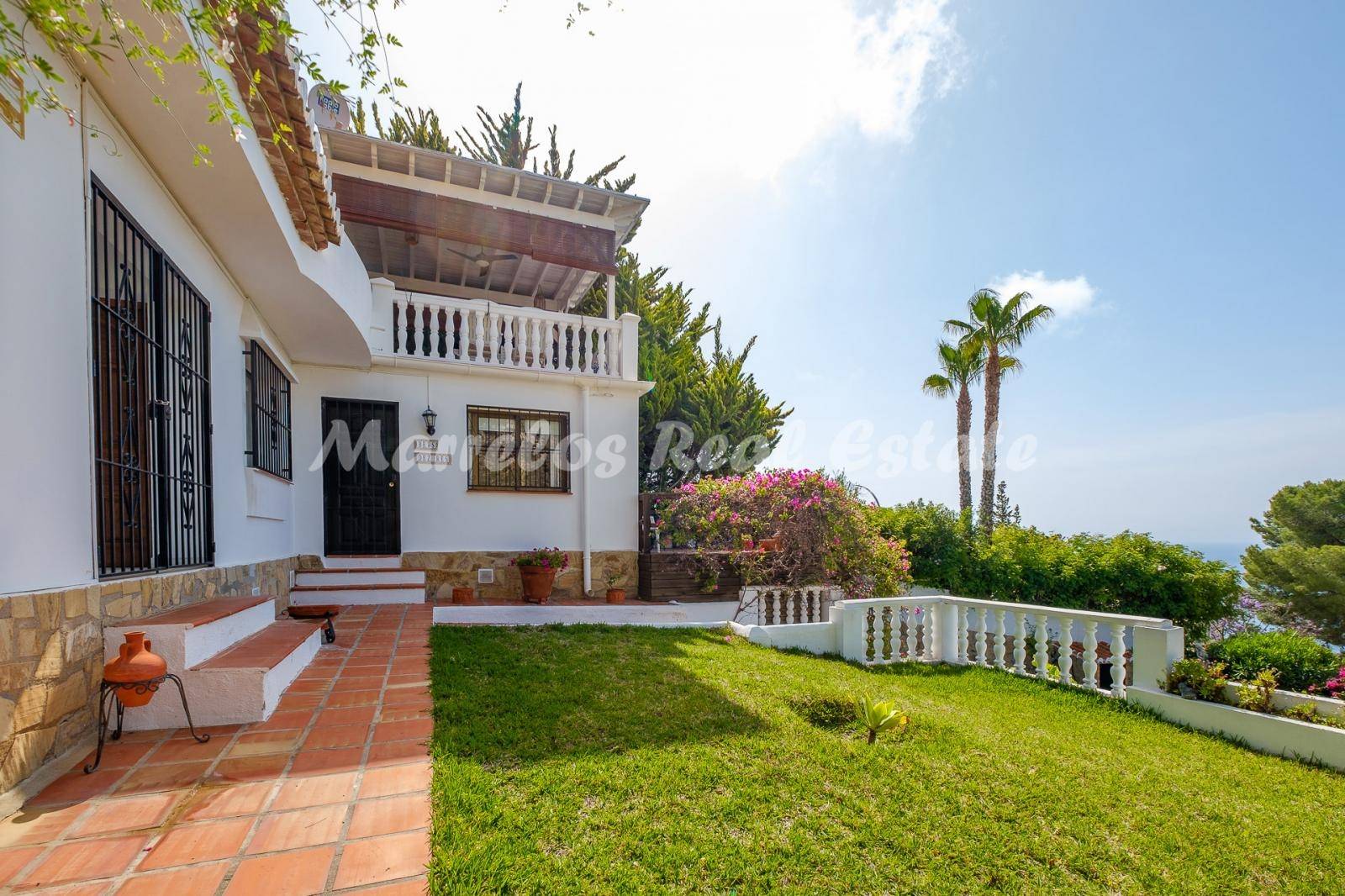 Fantástico chalet en una tranquila urbanización con espectaculares vistas al mar en La Herradura