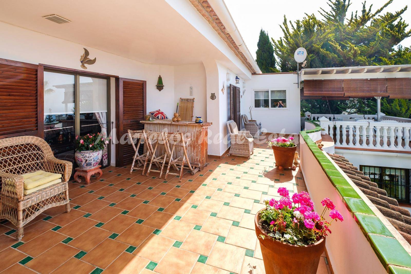 Fantástico chalet en una tranquila urbanización con espectaculares vistas al mar en La Herradura