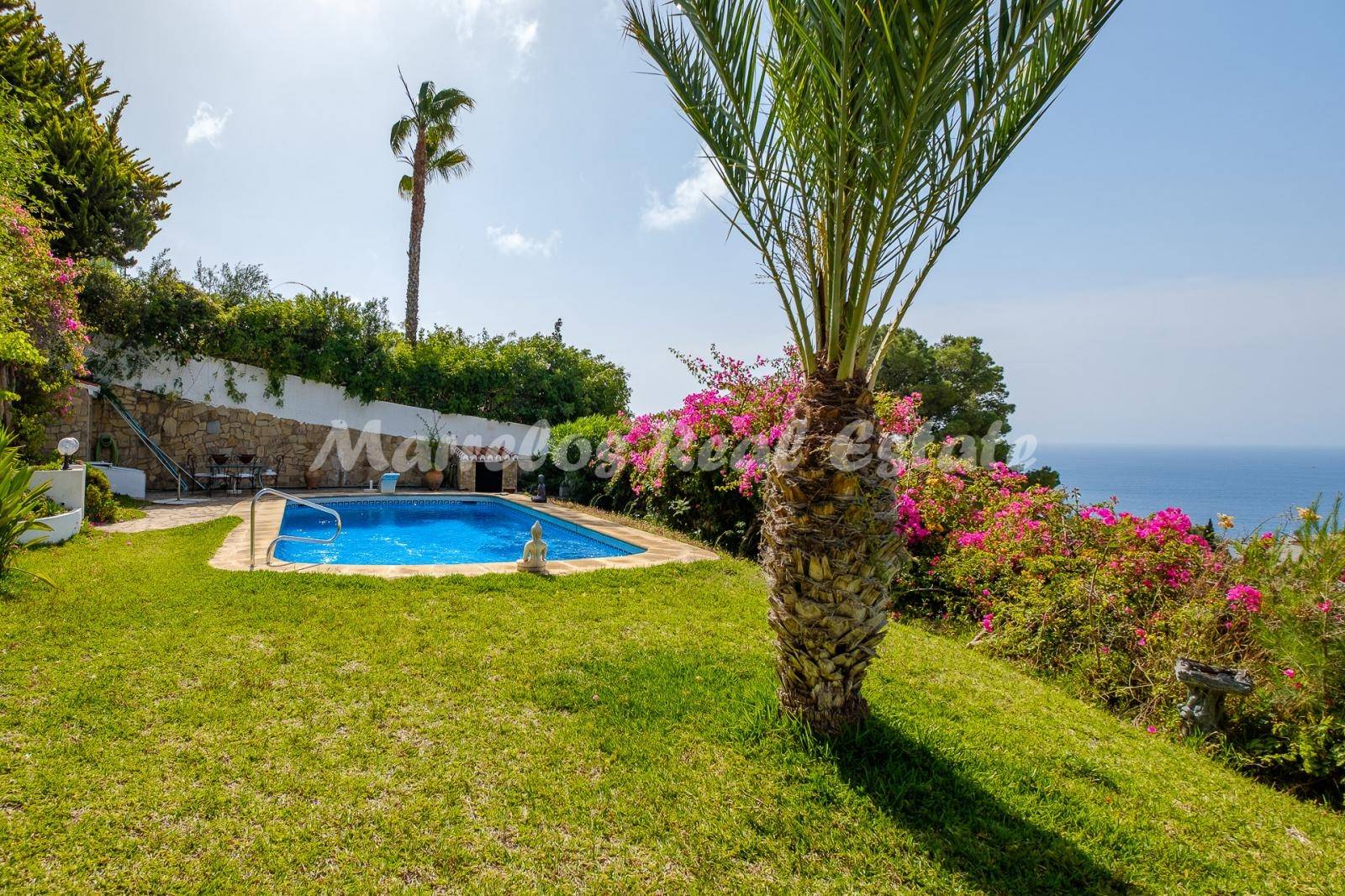 Fantastische Villa in ruhiger Urbanisation mit spektakulärem Meerblick in La Herradura