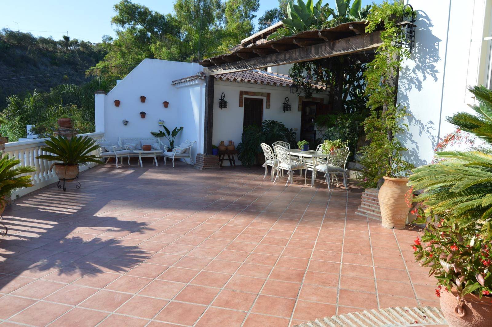 Villa en venta en Benajarafe