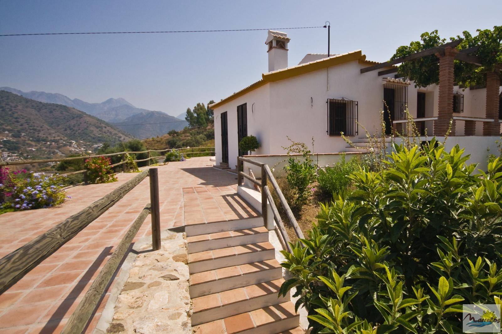 Villa for sale in Cómpeta