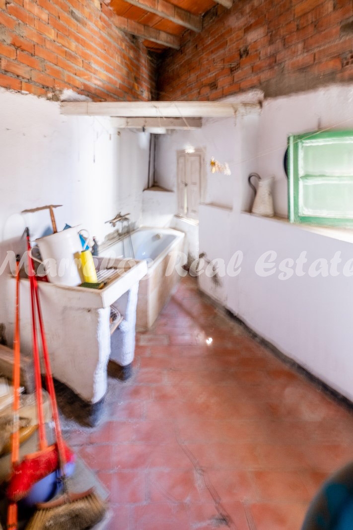 Sale of house in La Viñuela, 8 bedrooms Renovation Project - Los Romanes