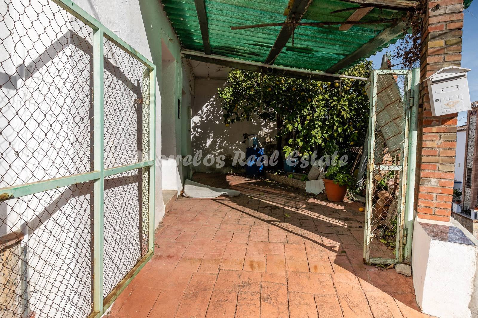 Sale of house in La Viñuela, 8 bedrooms Renovation Project - Los Romanes