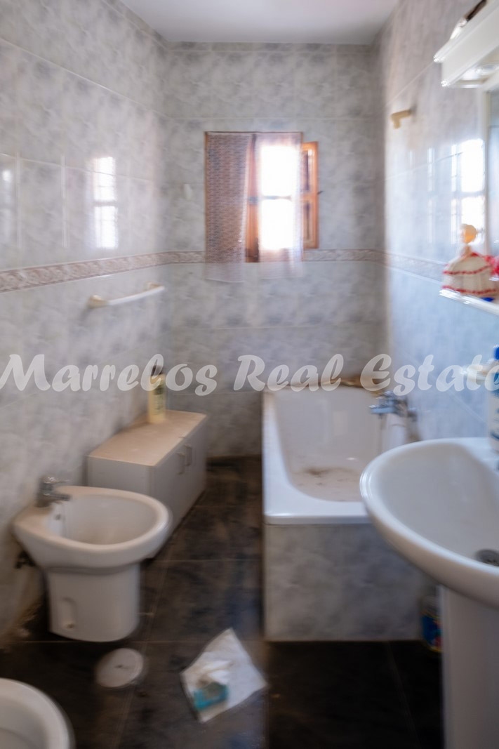 Sale of house in La Viñuela, 8 bedrooms Renovation Project - Los Romanes