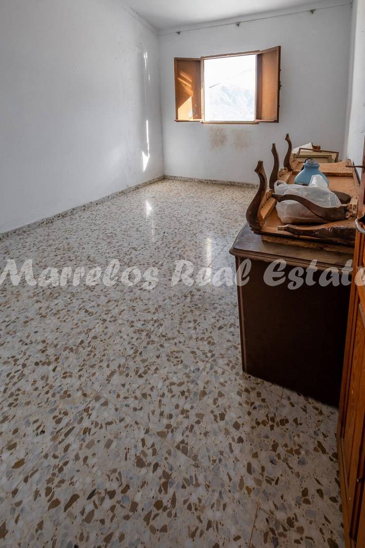 Sale of house in La Viñuela, 8 bedrooms Renovation Project - Los Romanes