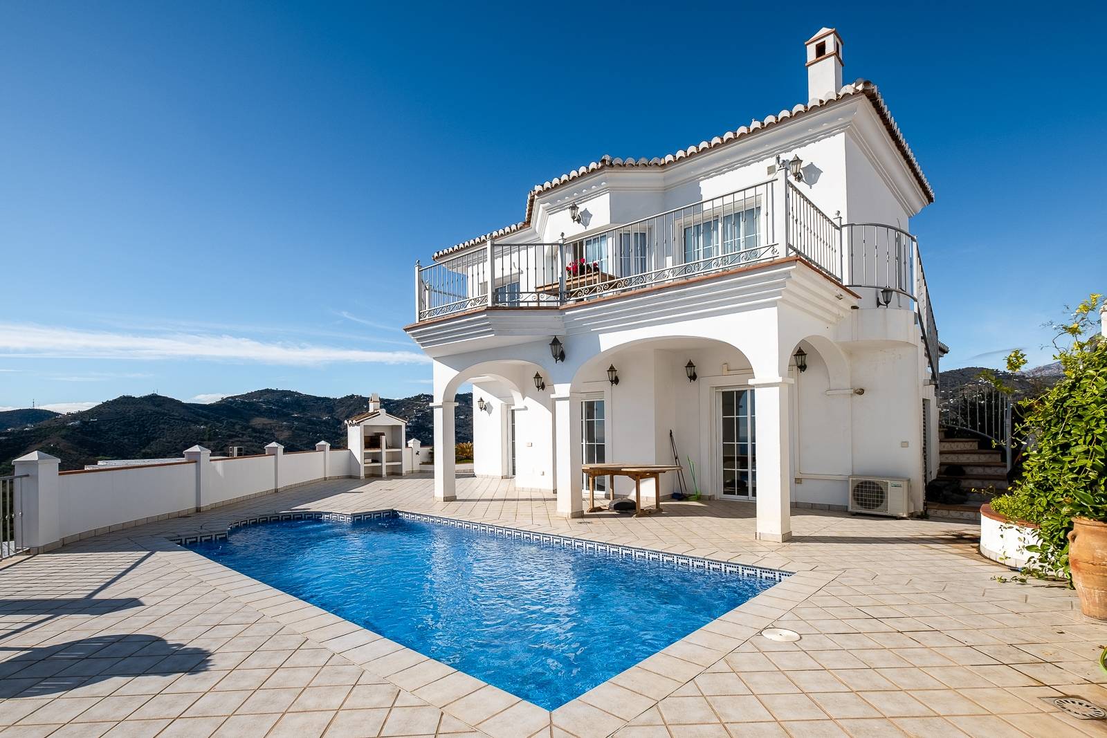 Luxury villa for sale with sea views in Frigiliana