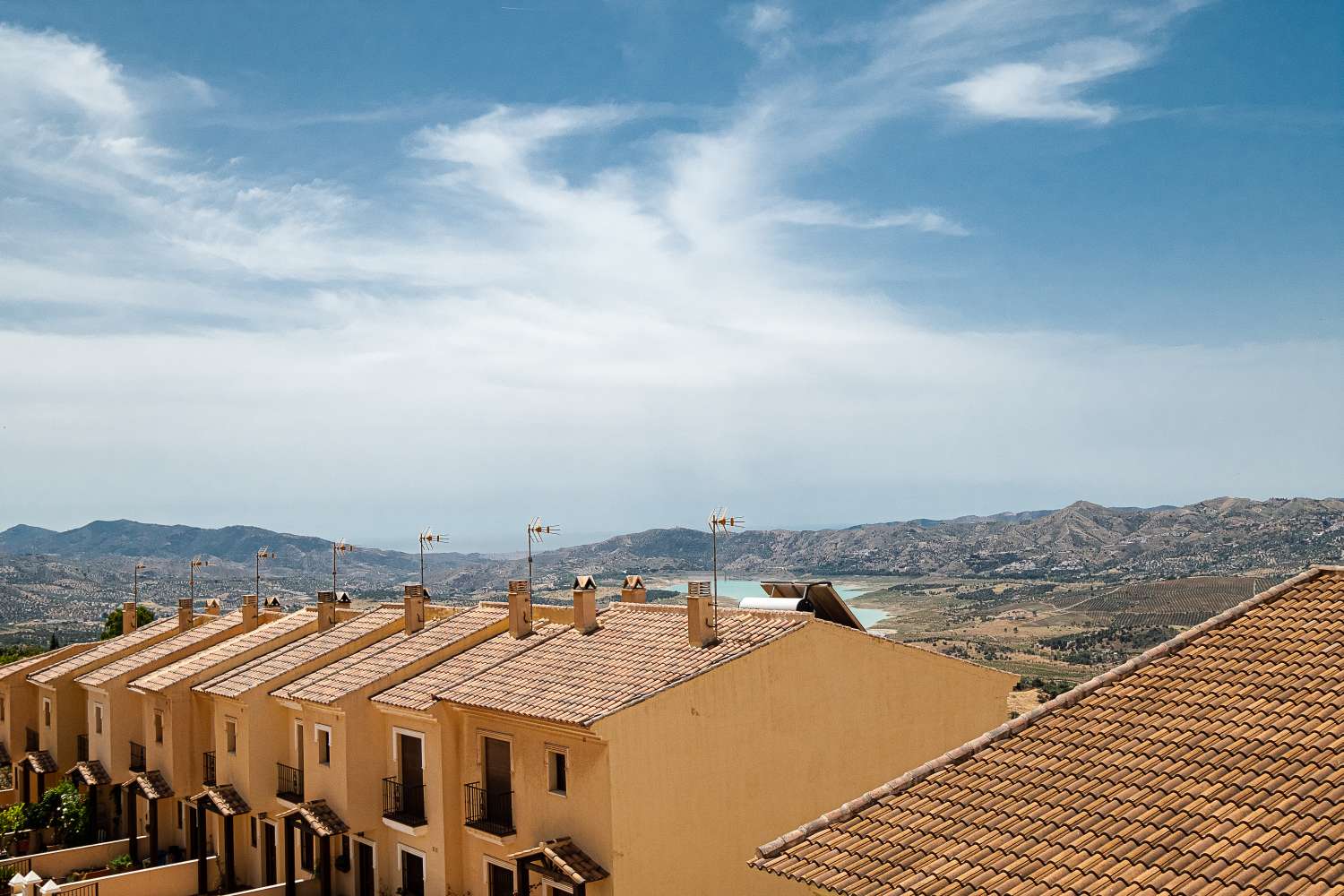 Casa adosada en Perina con vistas al lago Viñuela