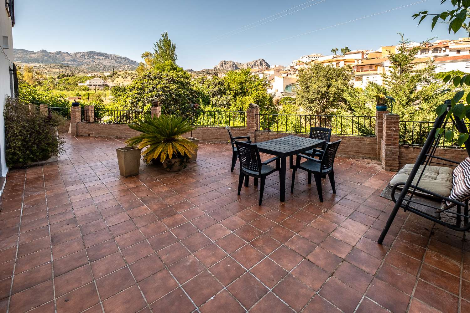 Belle et spacieuse maison de campagne divisée en deux maisons avec accès indépendants