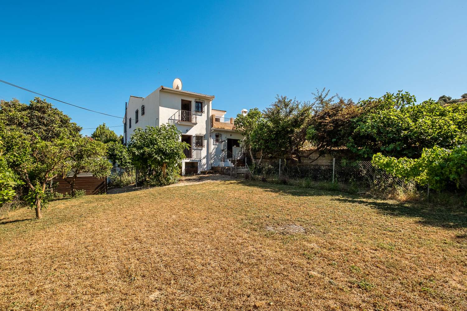 Belle et spacieuse maison de campagne divisée en deux maisons avec accès indépendants