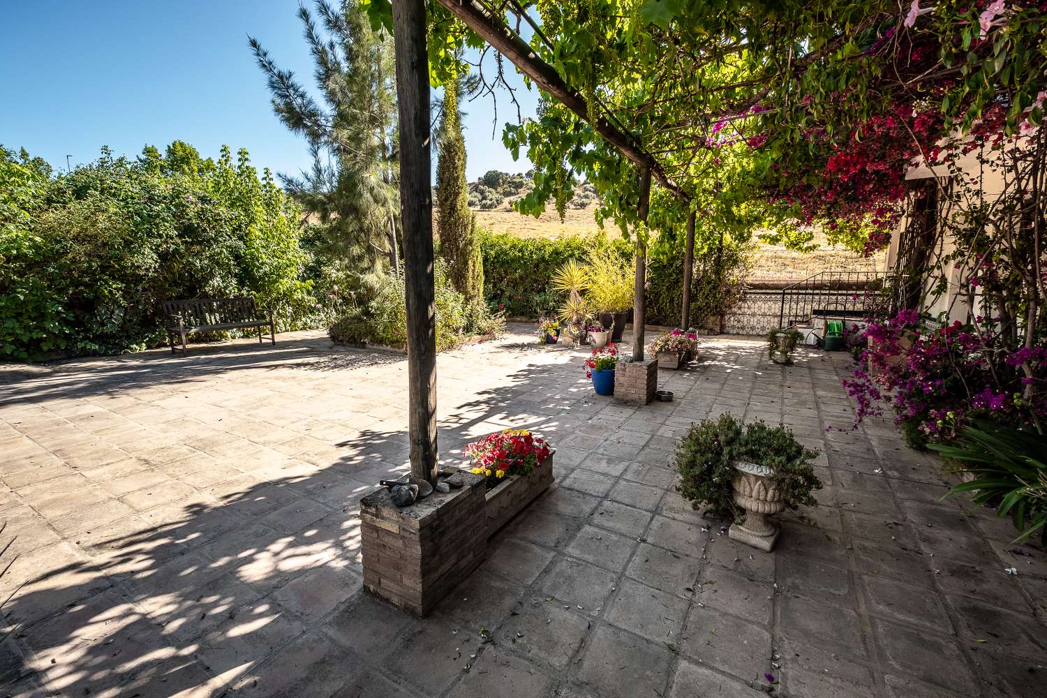 Belle et spacieuse maison de campagne divisée en deux maisons avec accès indépendants