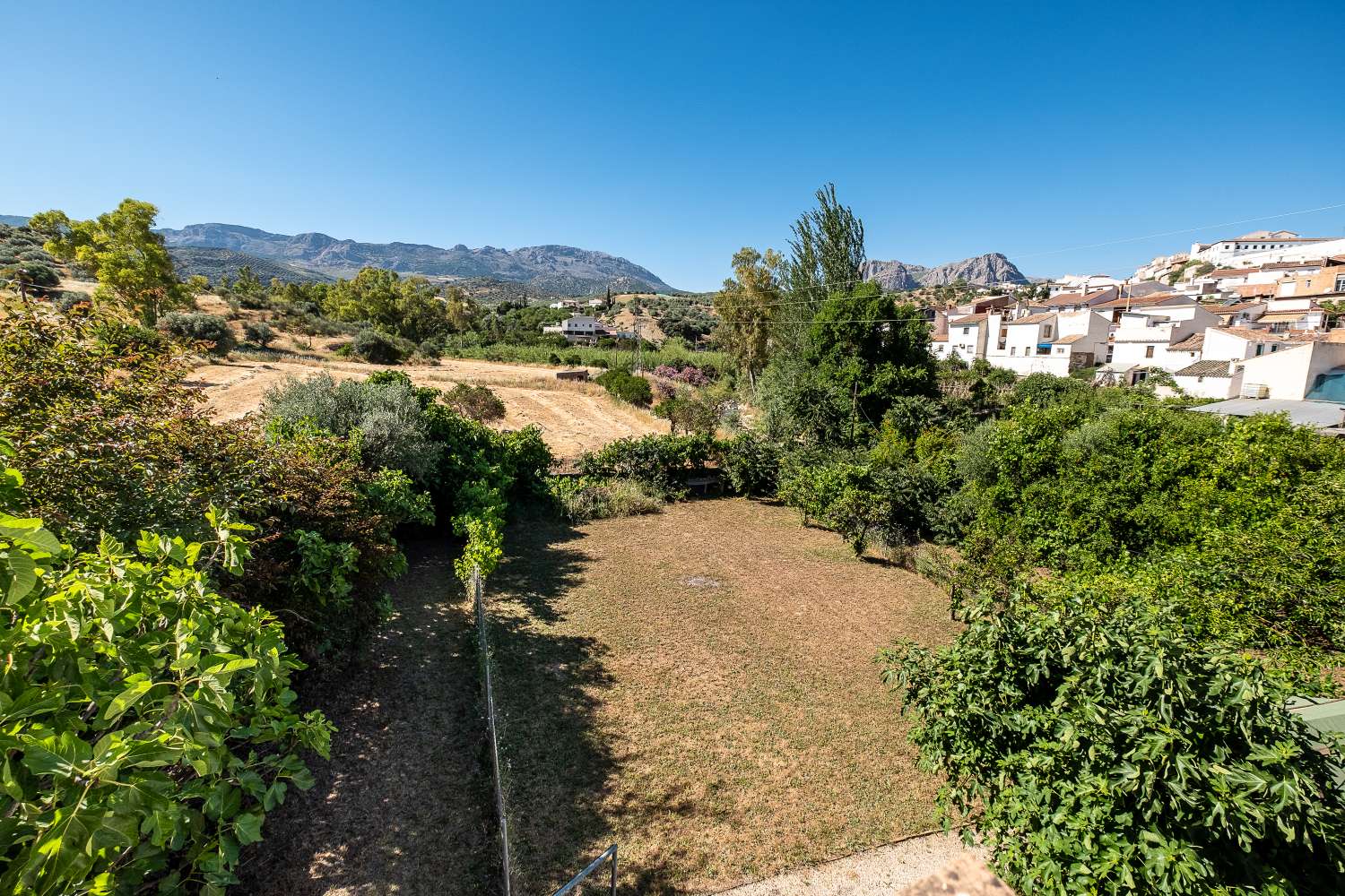 Belle et spacieuse maison de campagne divisée en deux maisons avec accès indépendants