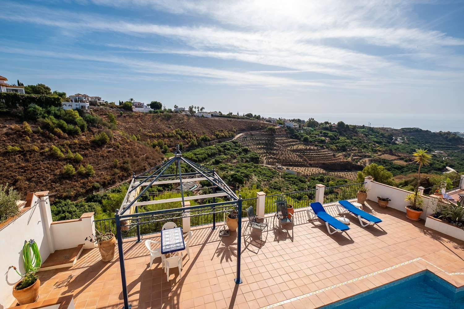 VACKER VILLA I LAS LOMAS (FRIGILIANA) MED HAVSUTSIKT