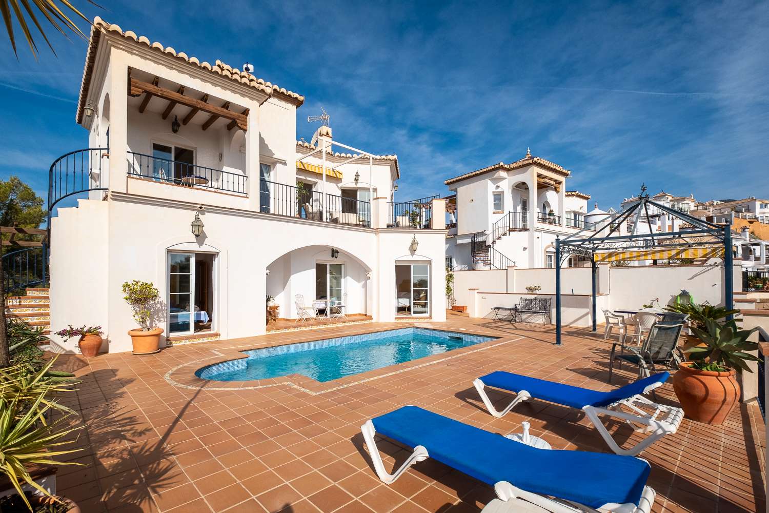 BELLA VILLA A LAS LOMAS (FRIGILIANA) CON VISTA MARE