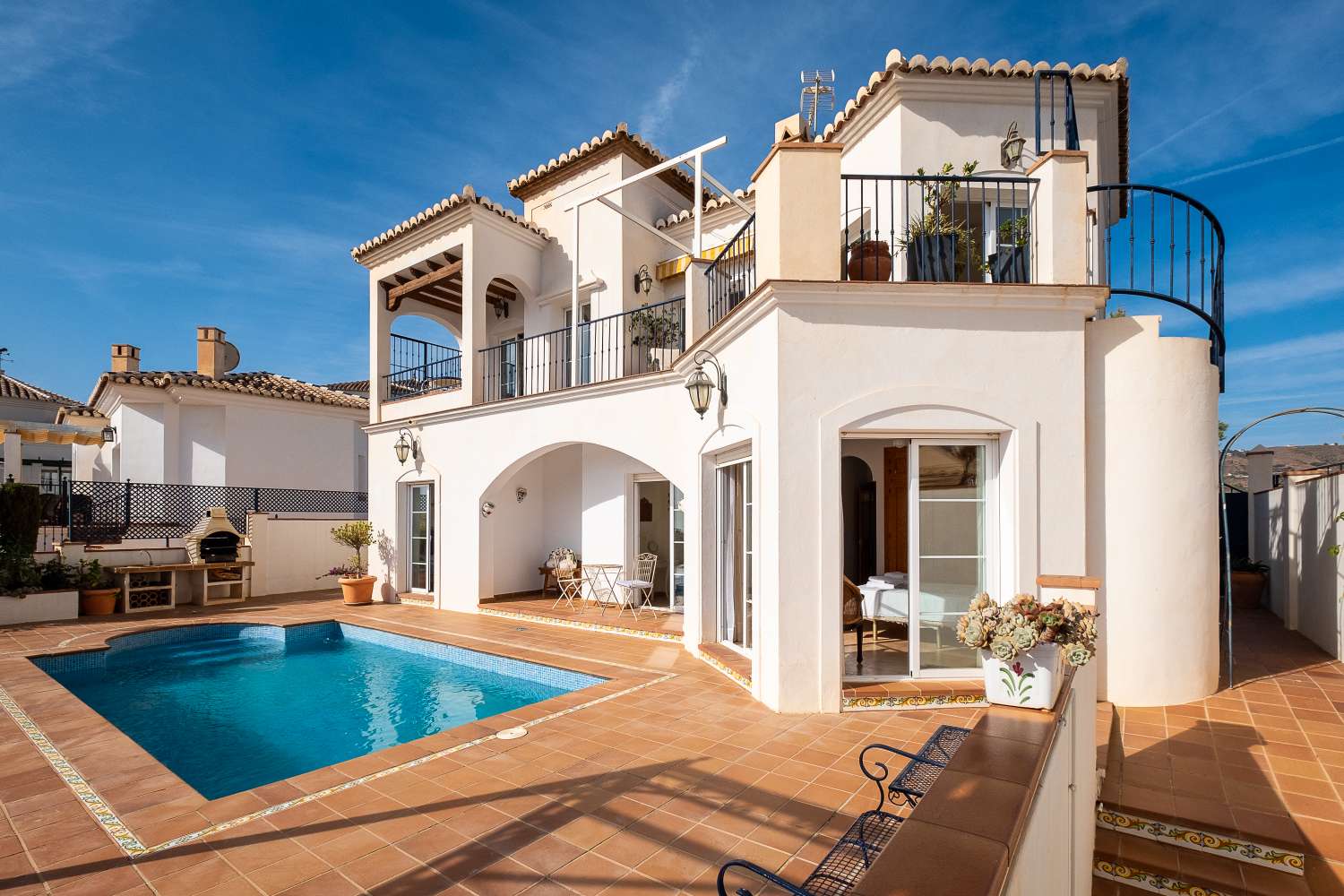 PRECIOSA VILLA EN LAS LOMAS (FRIGILIANA) CON VISTAS AL MAR