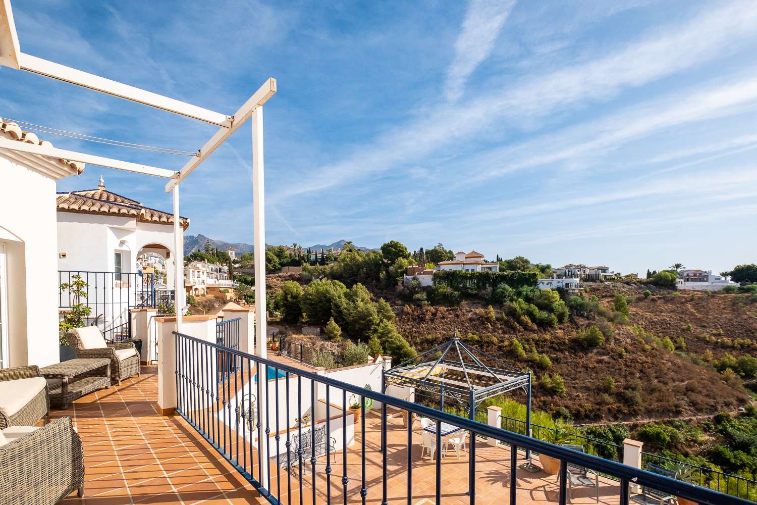 VACKER VILLA I LAS LOMAS (FRIGILIANA) MED HAVSUTSIKT