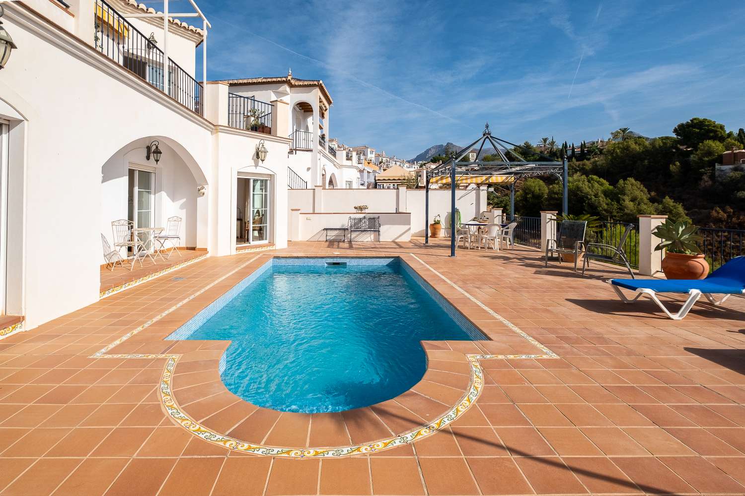 BELLA VILLA A LAS LOMAS (FRIGILIANA) CON VISTA MARE