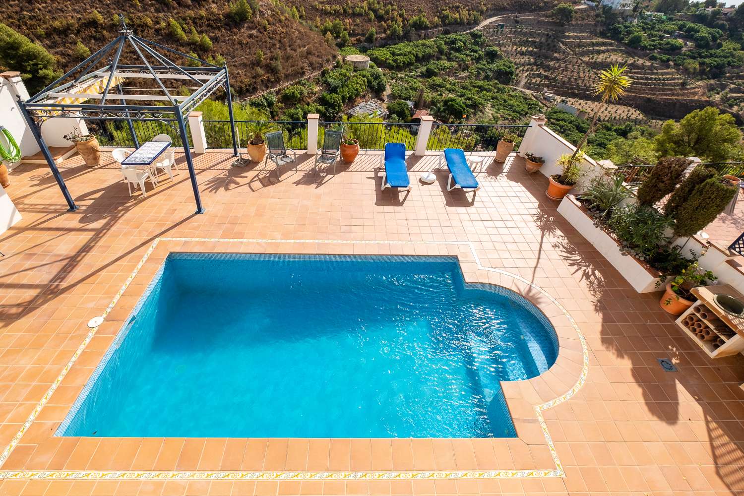 VACKER VILLA I LAS LOMAS (FRIGILIANA) MED HAVSUTSIKT