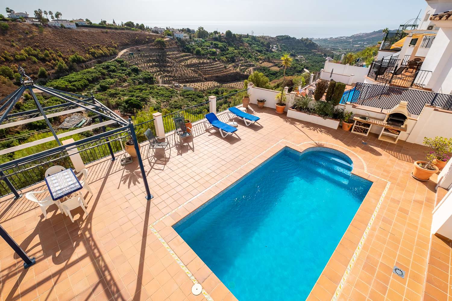 BELLA VILLA A LAS LOMAS (FRIGILIANA) CON VISTA MARE