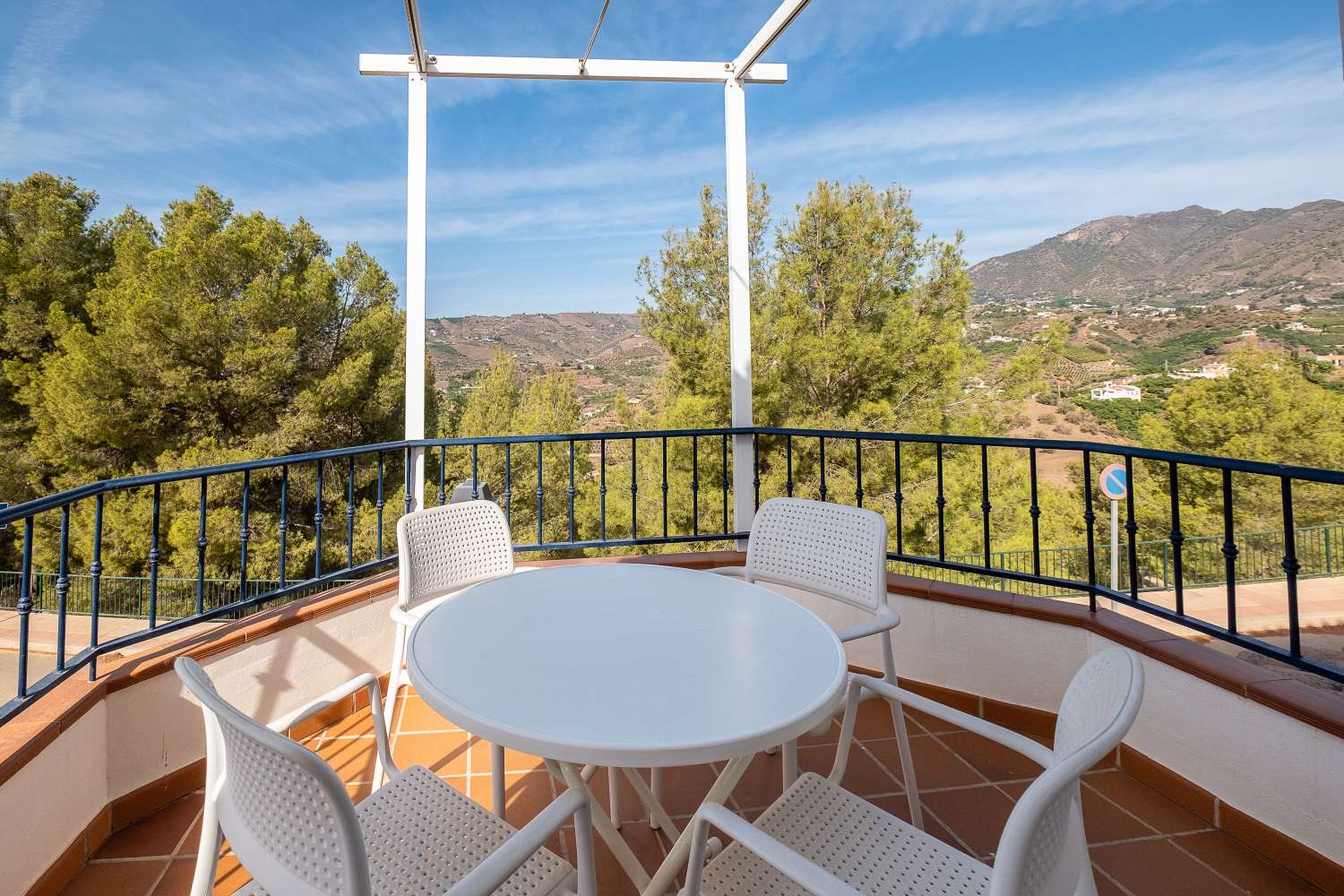 PRECIOSA VILLA EN LAS LOMAS (FRIGILIANA) CON VISTAS AL MAR