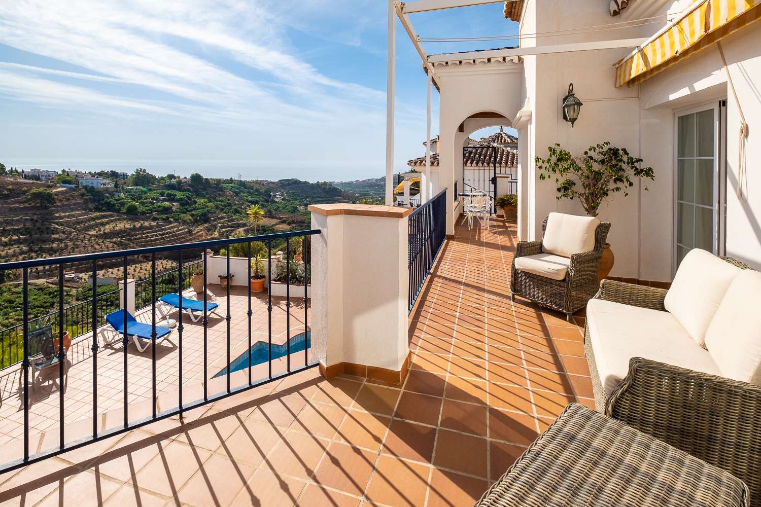 PRECIOSA VILLA EN LAS LOMAS (FRIGILIANA) CON VISTAS AL MAR