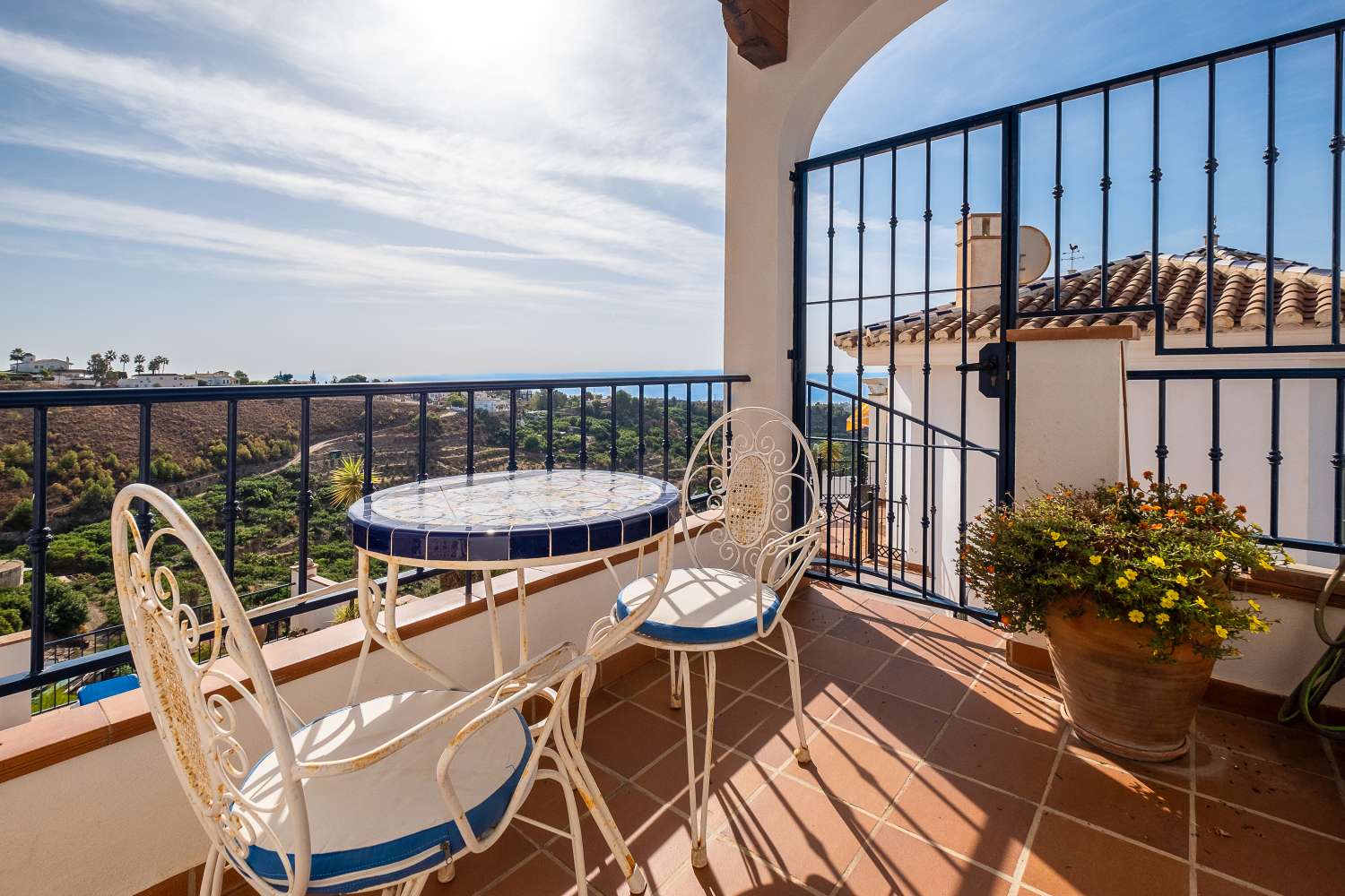 PRECIOSA VILLA EN LAS LOMAS (FRIGILIANA) CON VISTAS AL MAR