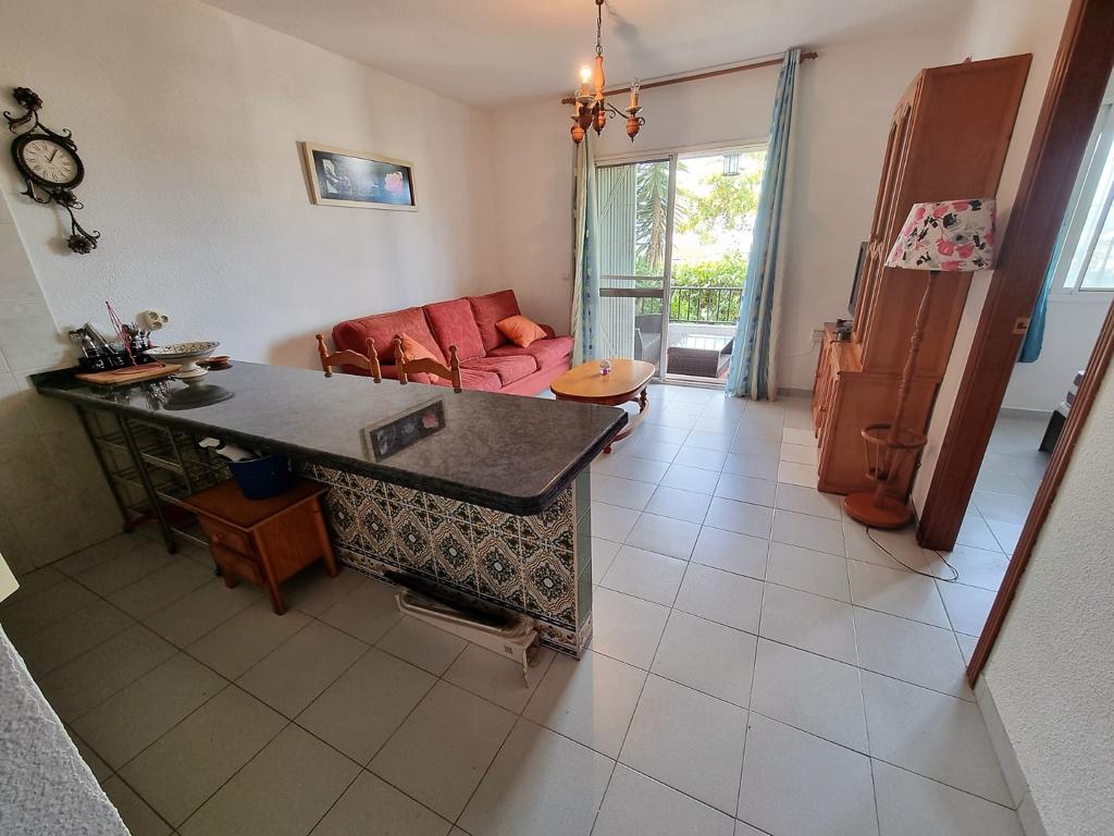 APPARTEMENT MET 2 SLAAPKAMERS, TERRAS, TUIN, ZWEMBAD EN UITZICHT OP ZEE - TORROX PARK