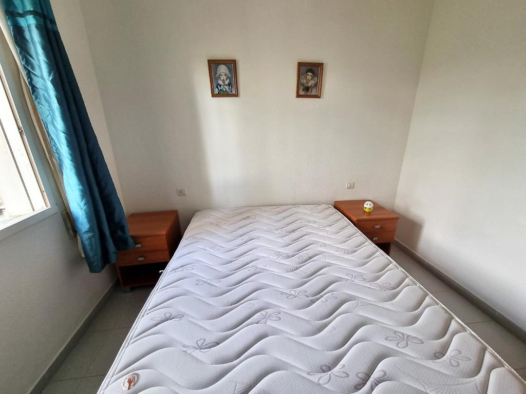 APPARTEMENT MET 2 SLAAPKAMERS, TERRAS, TUIN, ZWEMBAD EN UITZICHT OP ZEE - TORROX PARK