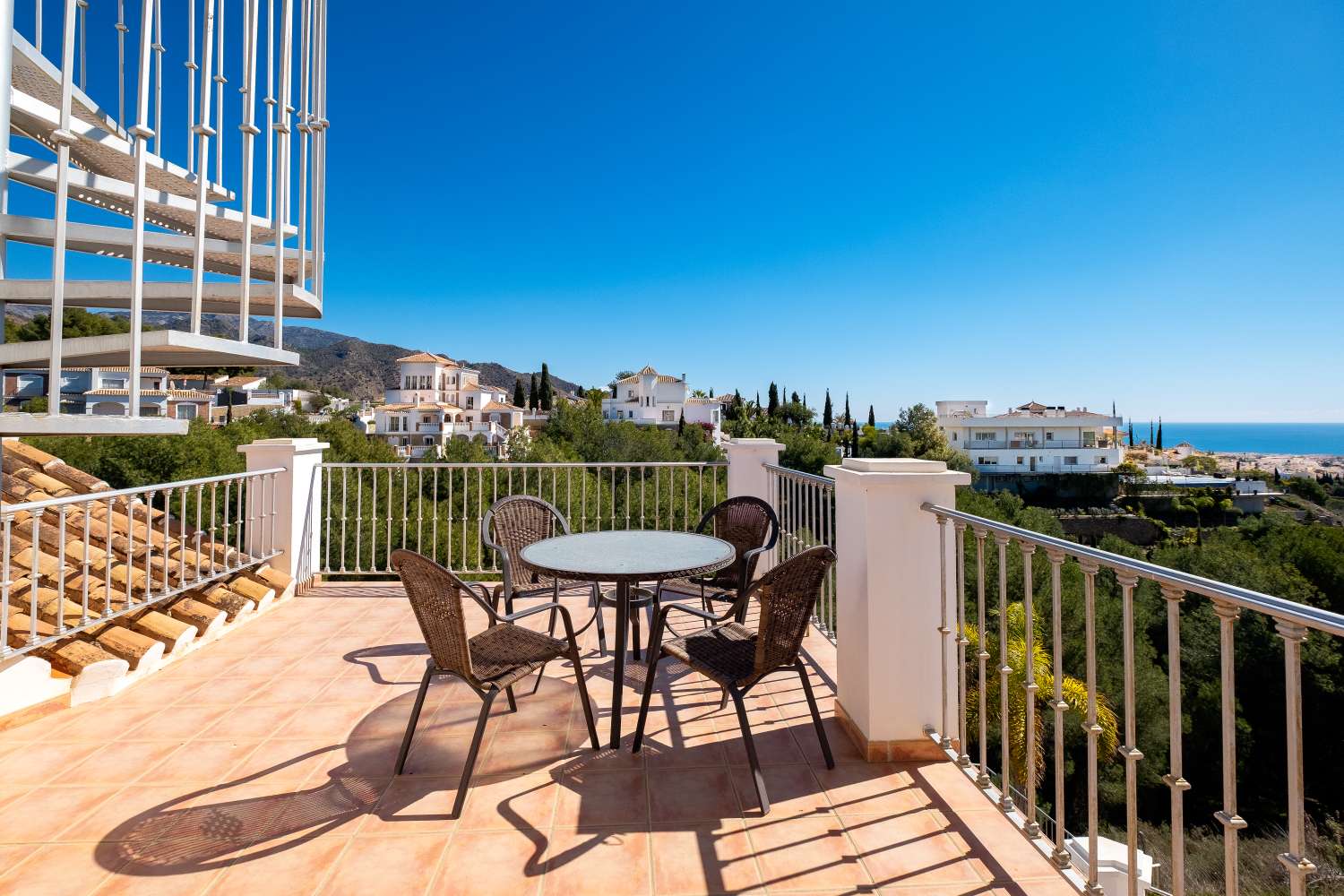 Onlangs gerenoveerde luxe villa gelegen tussen Nerja en Frigiliana