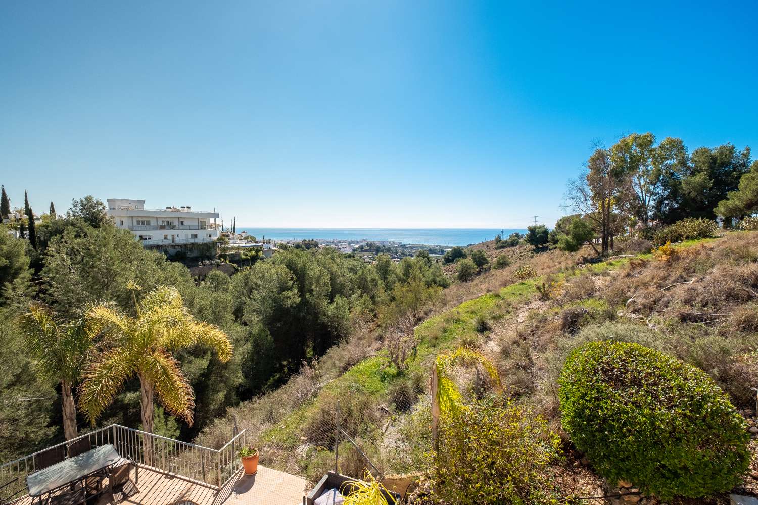 Onlangs gerenoveerde luxe villa gelegen tussen Nerja en Frigiliana