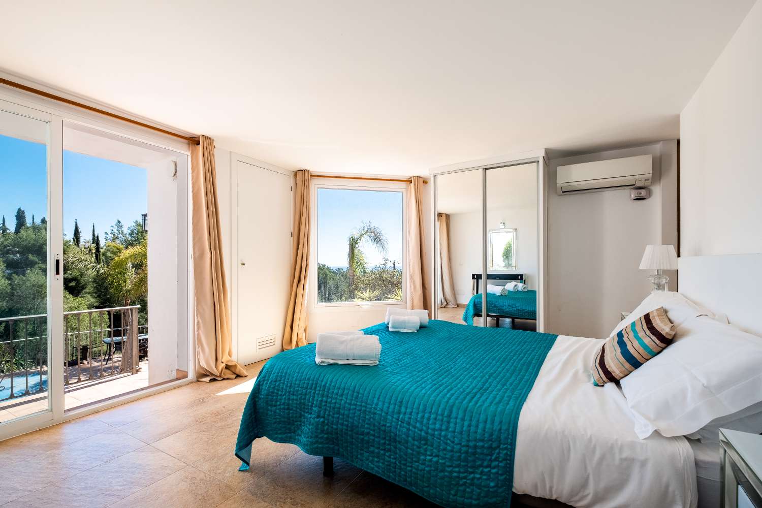 Onlangs gerenoveerde luxe villa gelegen tussen Nerja en Frigiliana