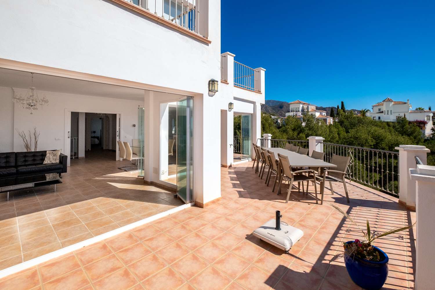 Onlangs gerenoveerde luxe villa gelegen tussen Nerja en Frigiliana