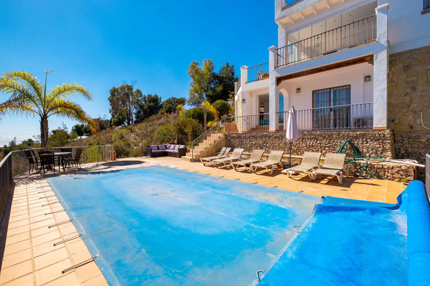 Onlangs gerenoveerde luxe villa gelegen tussen Nerja en Frigiliana