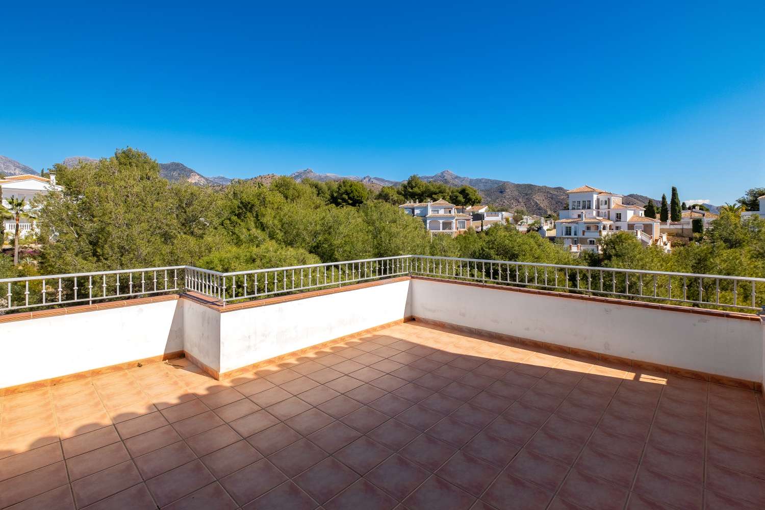 Onlangs gerenoveerde luxe villa gelegen tussen Nerja en Frigiliana