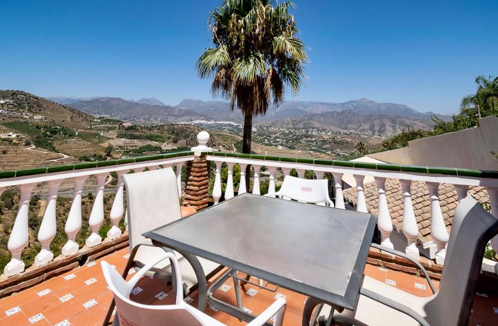 Pequeña villa con piscina y bonitas vistas a la montaña