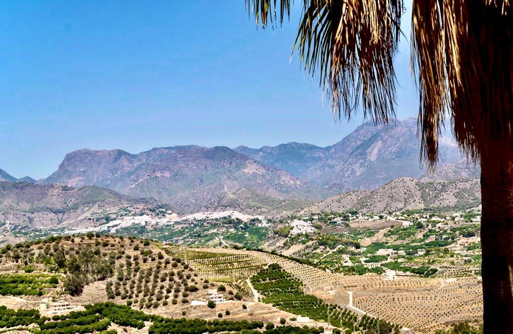 Piccola villa con piscina e splendida vista sulle montagne