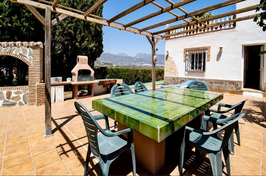 Pequeña villa con piscina y bonitas vistas a la montaña