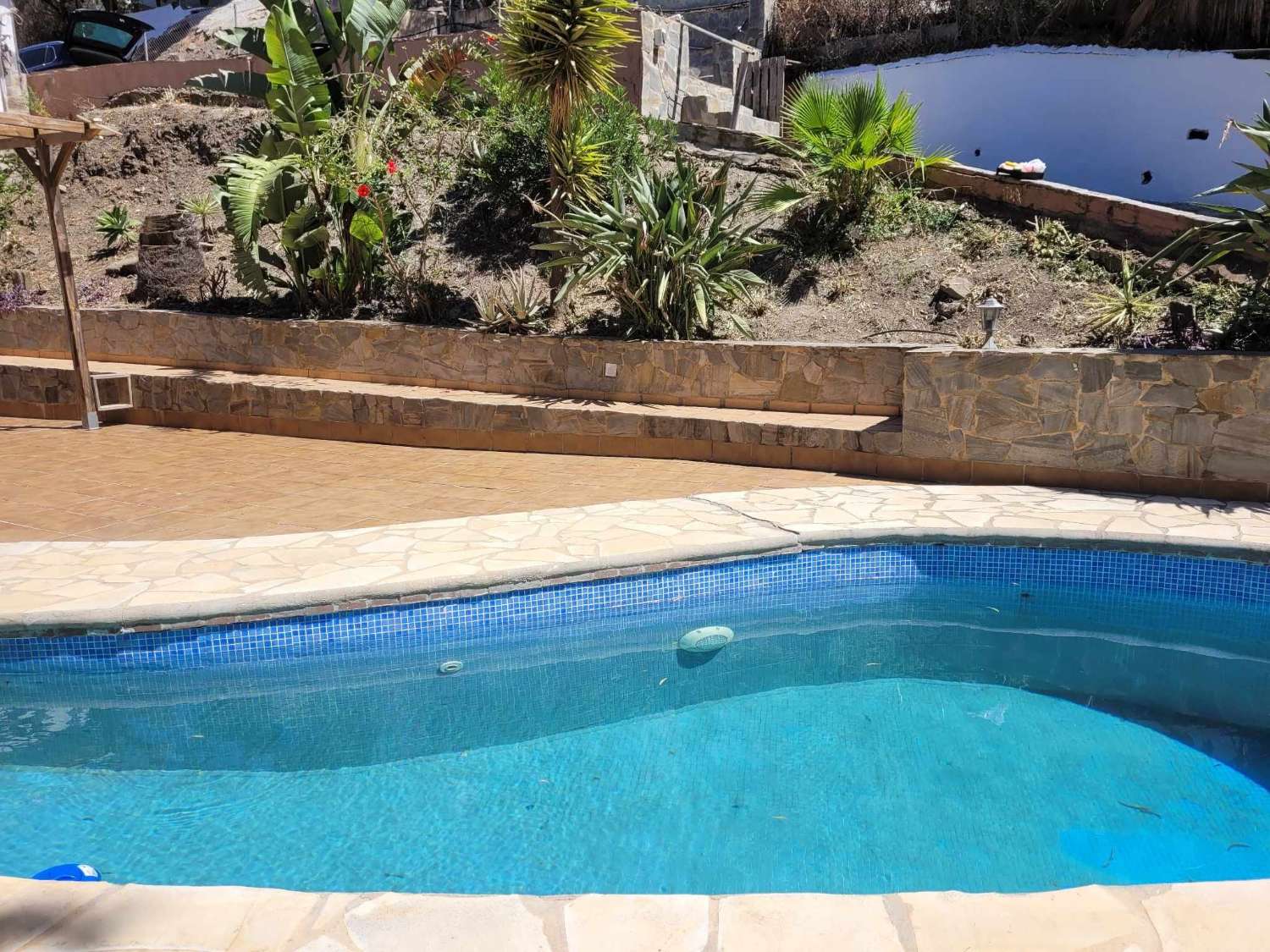 Pequeña villa con piscina y bonitas vistas a la montaña