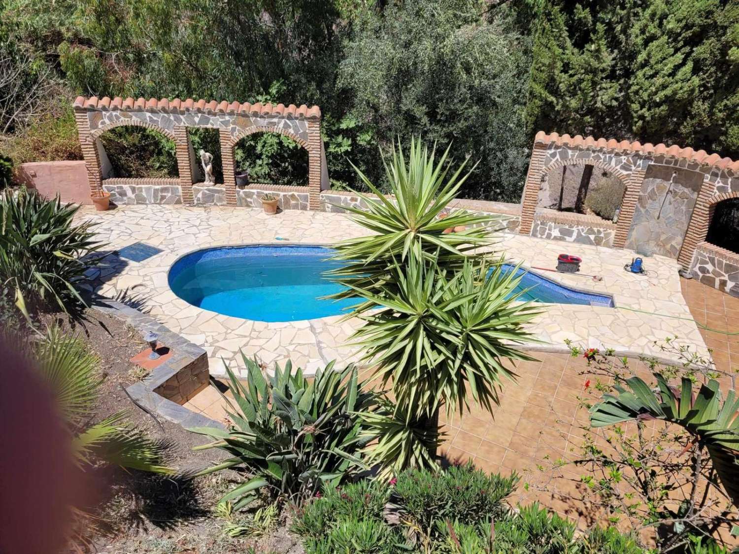 Petite villa avec piscine et belle vue sur la montagne