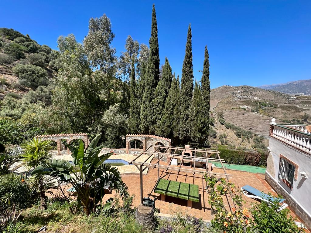 Pequeña villa con piscina y bonitas vistas a la montaña