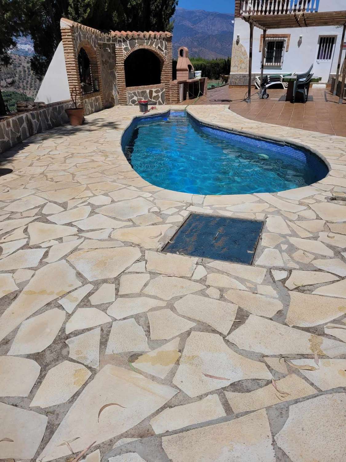 Pequeña villa con piscina y bonitas vistas a la montaña