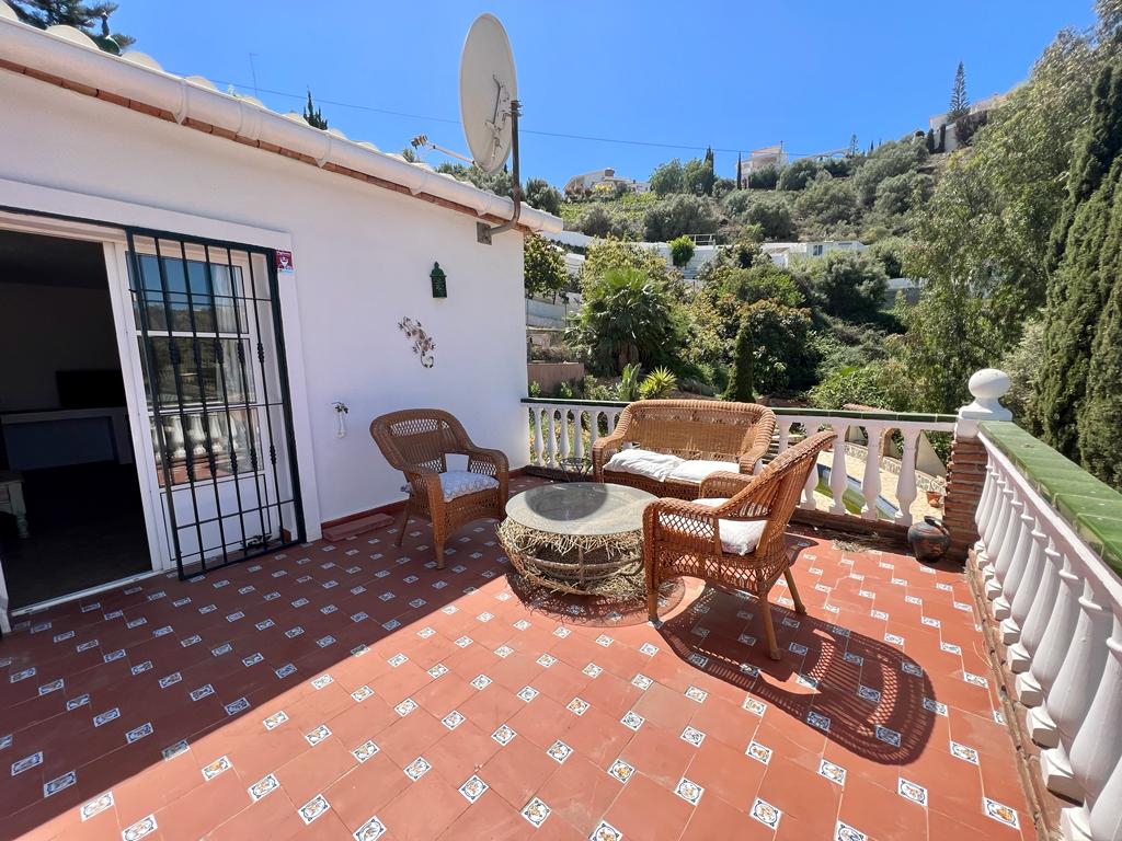 Petite villa avec piscine et belle vue sur la montagne